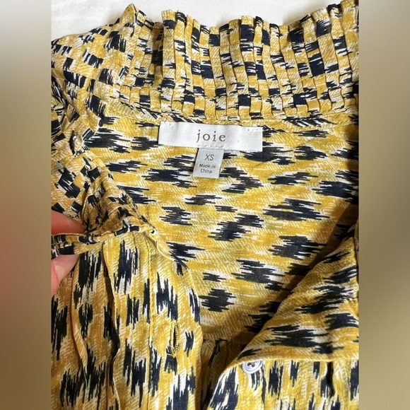 JOIE Yellow and black abstract print ruffle‎ collar top size XS. - Picture 9 of 12